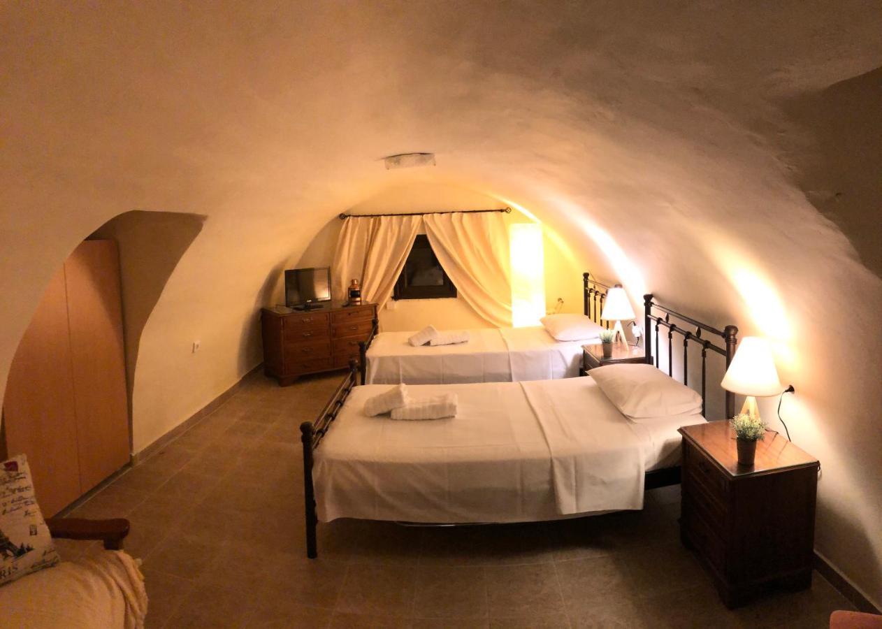 Kamares Cave House 3 Apartment